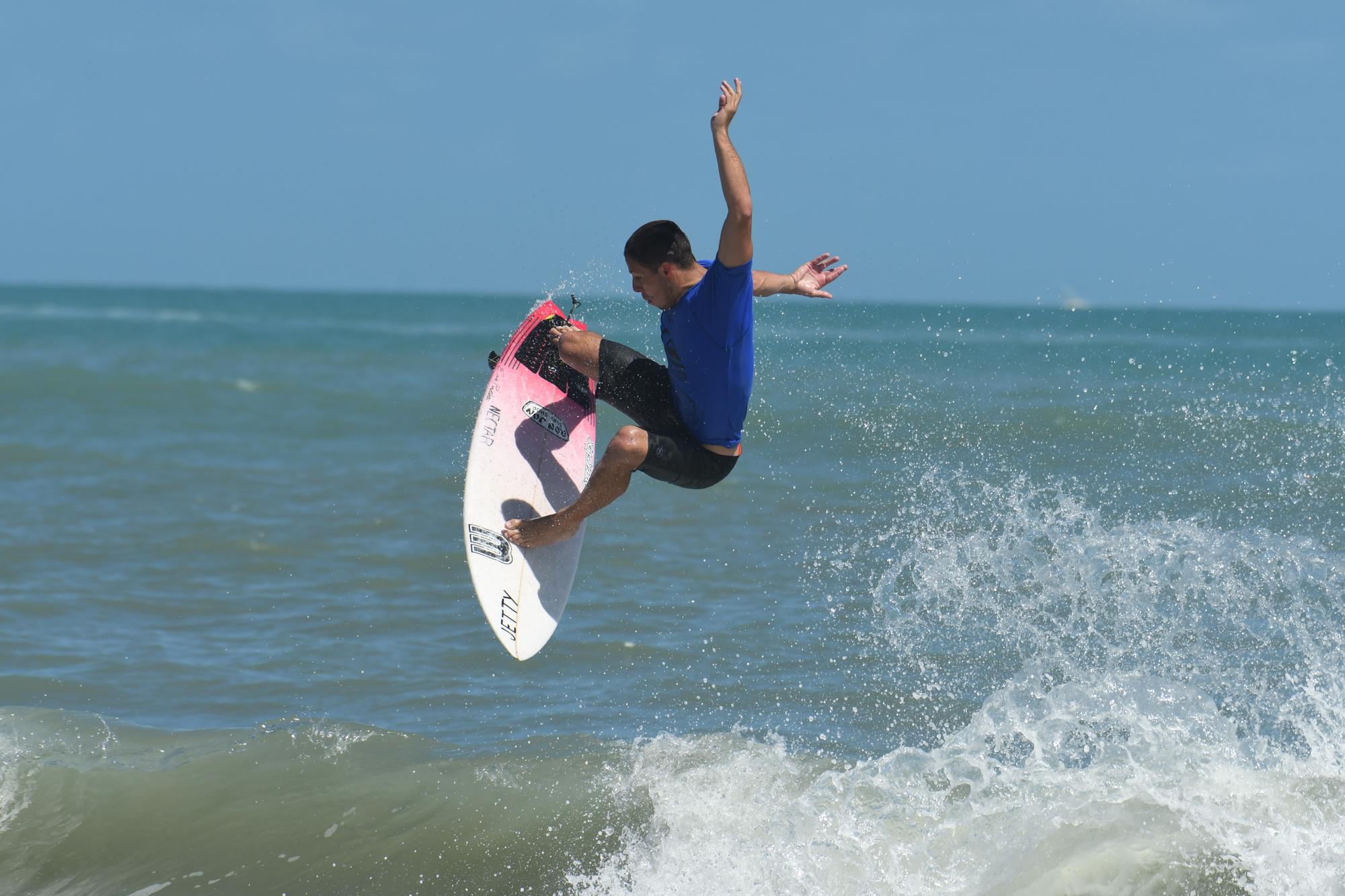 ron jon team rider Logan Hayes surfing